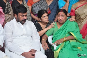 Celebrities Pay Homage To Edida Nageswara Rao